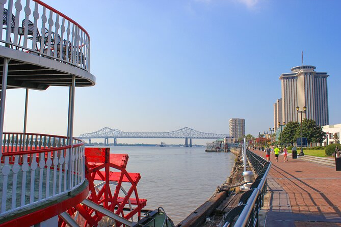 New Orleans Steamboat Natchez Jazz Cruise - Toulouse Street boarding: finding Gray Line and getting settled