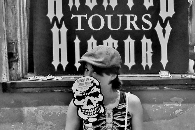 New Orleans Vampire Walking Tour - Price, group size, and how to make the pace work for you