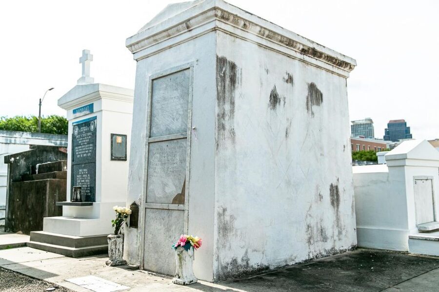 New Orleans: Walking Tour Inside St. Louis Cemetery No. 1 - Tour pace, shade, and what to expect during a hot New Orleans walk