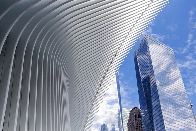 New York 9/11 Memorial Tour with Optional One World Observatory - Ground Zero on foot: where the guide changes what you see