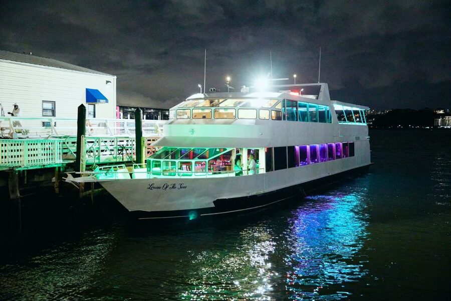 New York City: Gourmet Dinner Cruise with Live Music - The cruise route: what you’ll see between the bridges and the skyline