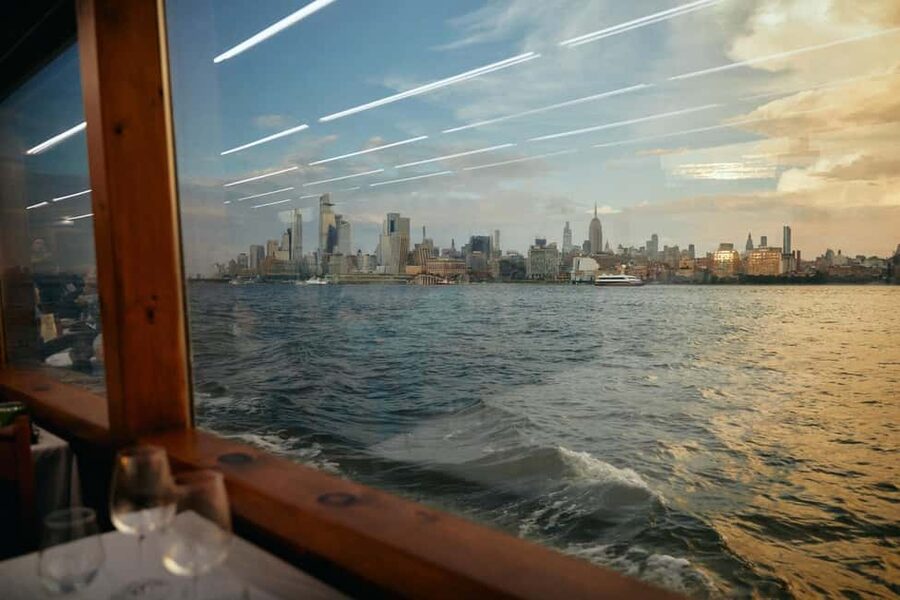 New York City: Gourmet Dinner Cruise with Live Music - Statue of Liberty at sunset: how to make that moment count