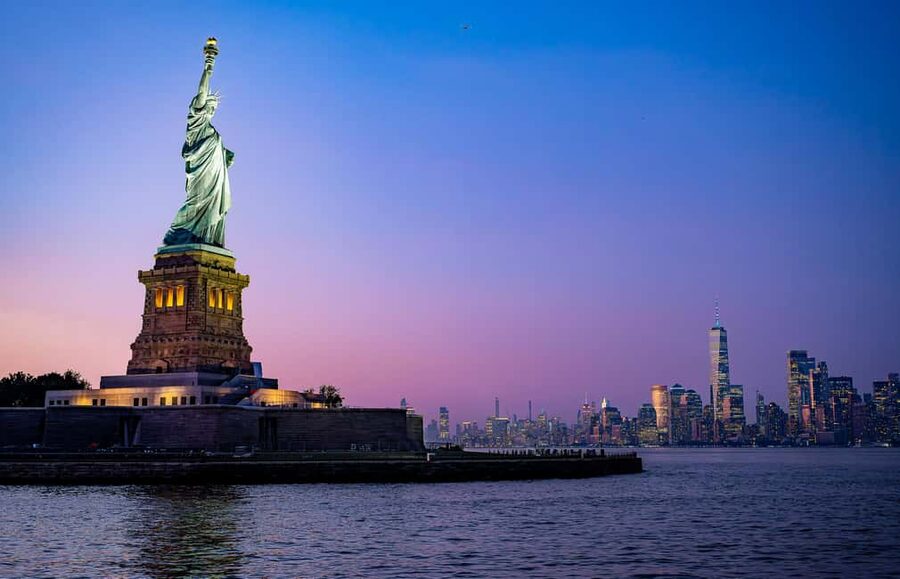 New York City: Gourmet Dinner Cruise with Live Music - Live music onboard: what the sound and vibe are really like