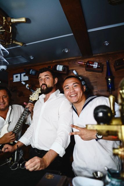 New York City: Gourmet Dinner Cruise with Live Music - Drinks and the bar setup: what to expect without surprises