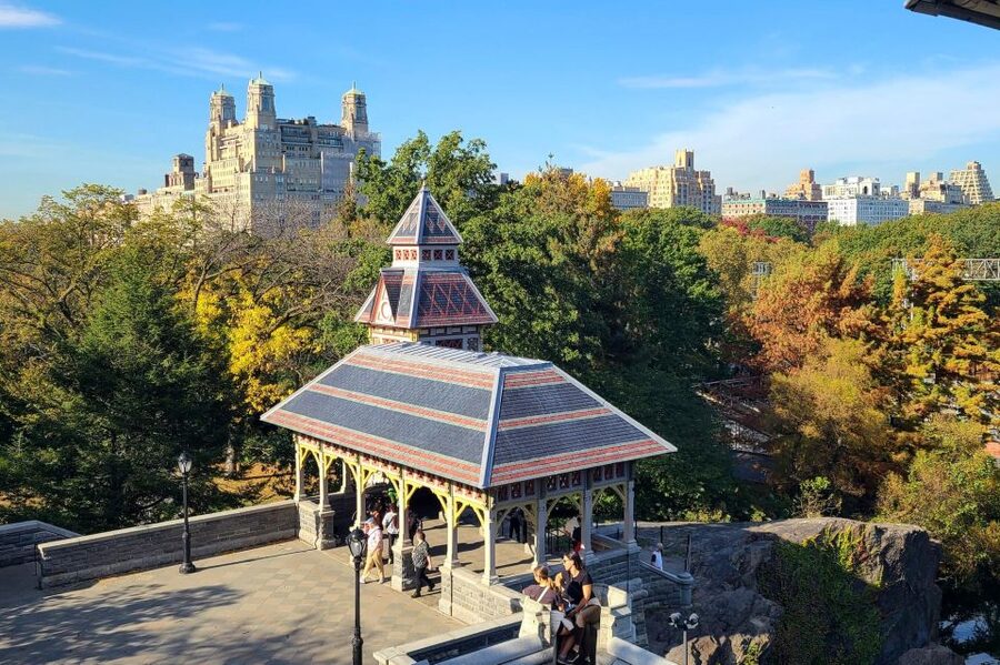 New York City: Highlights of Central Park Bike or eBike Tour - Jacqueline Kennedy Onassis Reservoir and Swedish Cottage: where the ride feels like a getaway