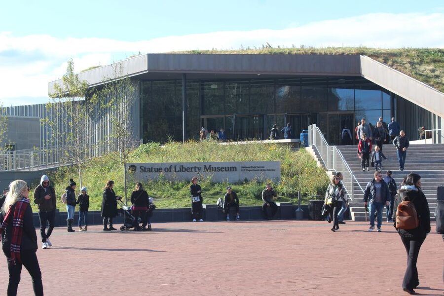 New York City: Statue of Liberty & Ellis Island Guided Tour - Weather, crowds, and your expectations: how to set yourself up right