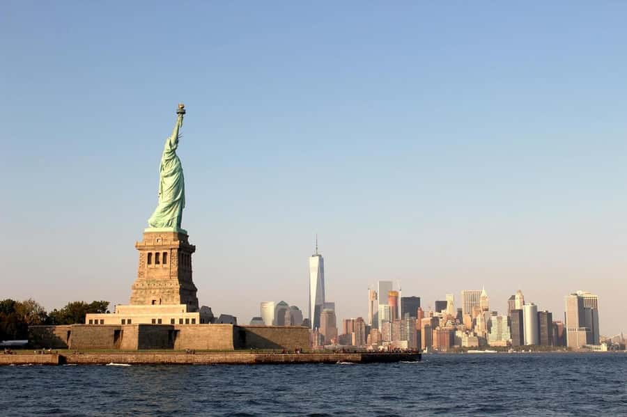 New York City: Statue of Liberty & Ellis Island Guided Tour - Ferry timing and photo strategy: how to avoid wasting your 4 hours