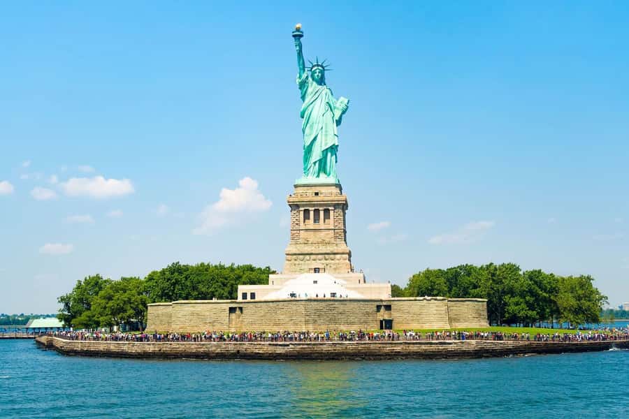 New York City: Statue of Liberty & Ellis Island Guided Tour - The guides: why so many people talk about the person, not just the sites