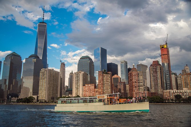 New York City Sunset Cruise on a Yacht - Stop 2, The Statue of Liberty Close Pass and Photo Angles