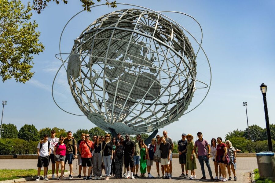 New York City: Tour of Manhattan, Bronx, Queens & Brooklyn - A 5-hour tour that connects Harlem, the Bronx, Queens and Brooklyn fast