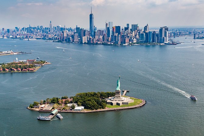 New York Manhattan Scenic Helicopter Tour - A 20-minute loop that hits NYC’s headline sites