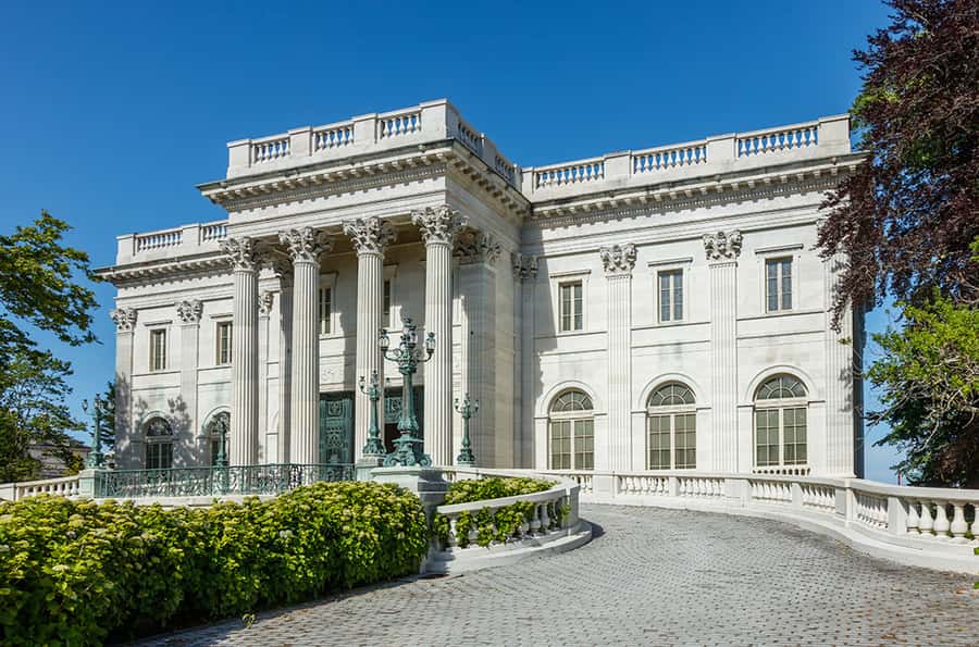 Newport: Newport Mansions Ticket - 1 or 2 Mansions - Getting in smoothly at The Breakers Welcome Center