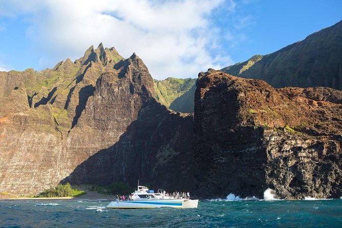 Ni'ihau and Na Pali Coast Snorkel Boat Tour - Crew energy, captain discretion, and the stories you remember