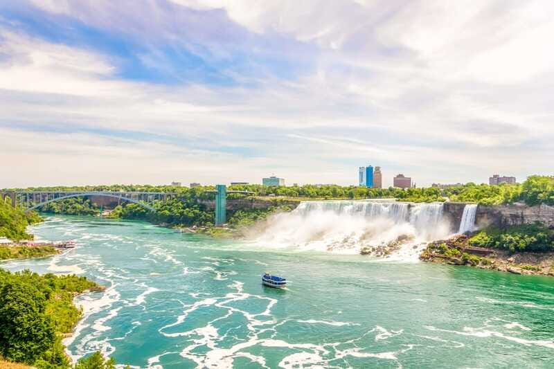 Niagara Falls: Canadian Side Day Trip with Maid of The Mist - Guides on This Tour: The Human Factor That Changes the Day