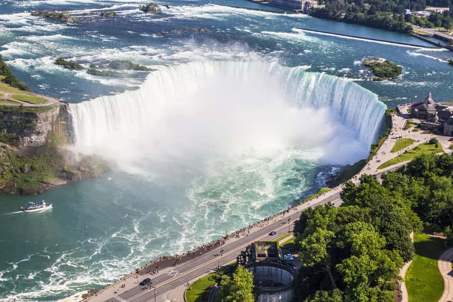 Niagara Falls: Maid of the Mist & Cave of the Winds Tour - Cave of the Winds: hurricane deck time under 60,000 gallons