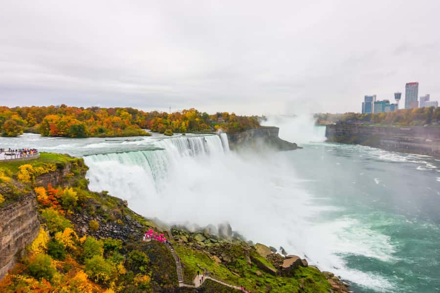 Niagara Falls: Maid of the Mist & Cave of the Winds Tour - The quick scenic stops that add context, like Nikola Tesla Monument