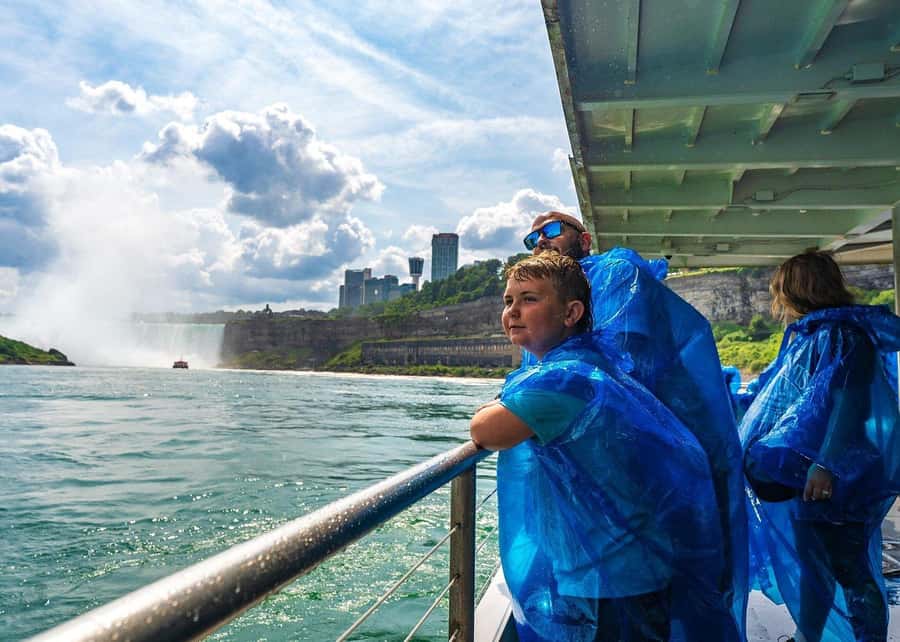 Niagara Falls USA: Cave of the Winds & Maid of the Mist Ride - Maid of the Mist close-up thunder, with rain poncho included