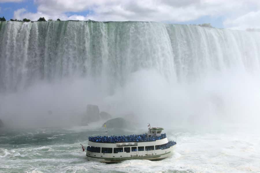 Niagara Falls, USA: Guided Tour with Maid of the Mist Cruise - Guided viewpoints: Crows nest walkway and the Observation Deck
