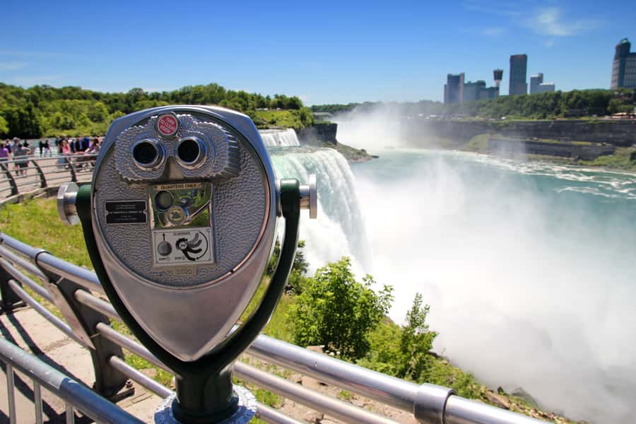 Niagara Falls, USA: Guided Tour with Maid of the Mist Cruise - Live guide narration: the stuff that makes the roar make sense