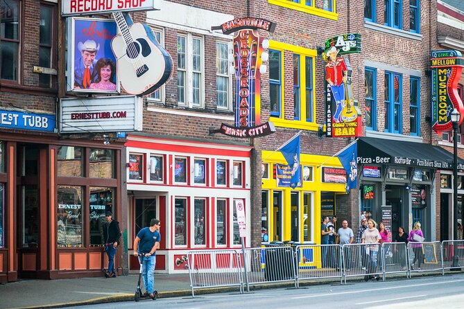 Night Time Trolley Tour of Nashville with Photo Stops - Comfort, snacks, and what to bring for a night ride
