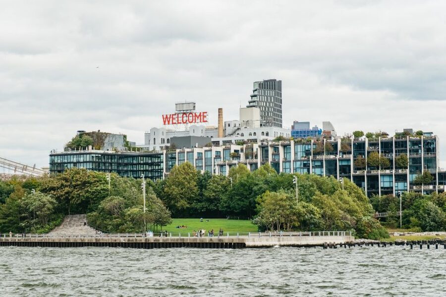 NYC: Around Manhattan Official NYC Architecture Cruise - River to river: Hudson, East River, and Harlem River routing and what it changes