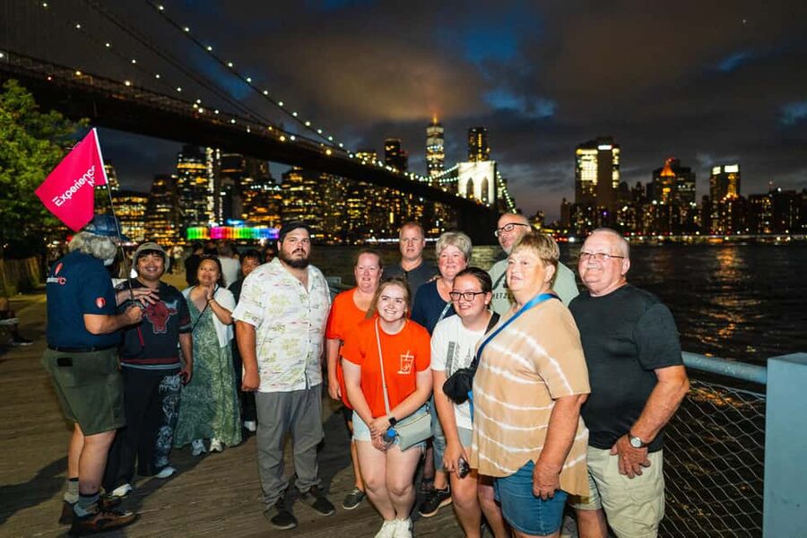 NYC at Night: 3-Hour Luxury Bus Tour of Top Highlights - Manhattan Bridge, skyline views, and DUMBO’s photo stop