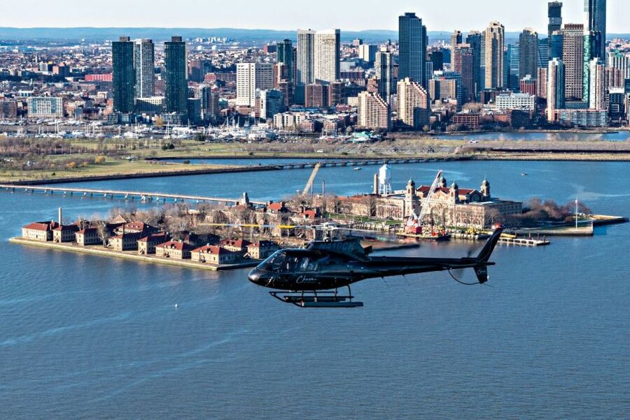 NYC: Big Apple Helicopter Tour - Leaving Pier 6: What the start feels like