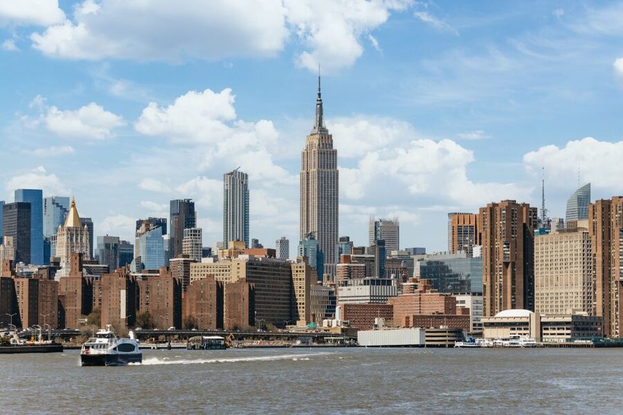 NYC: Circle Line 1.5-Hr Landmarks Skip-The-Box-Office Cruise - Lower Manhattan and the Battery: your skyline warm-up