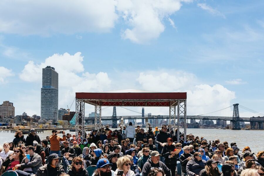 NYC: Circle Line 1.5-Hr Landmarks Skip-The-Box-Office Cruise - Bridge sweep: Brooklyn, Manhattan, and Williamsburg in one trip