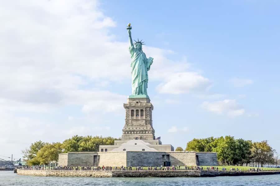 NYC: Circle Line 1-Hr Statue of Liberty Skip-The-Line Cruise - The best seats: deck vs. indoor cabins (and why weather matters)