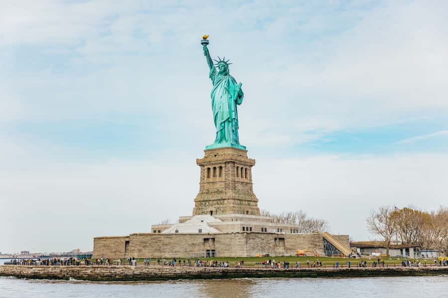 NYC: Circle Line 2.5 Hour Best of NYC Boat Cruise - Lower Manhattan to Brooklyn: South Street Seaport, Brooklyn Bridge, and Yankee Stadium