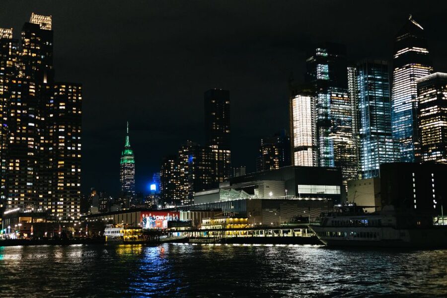 NYC: Circle Line 2h Harbor Lights Cruise Skip-The-Box-Office - Ellis Island and the immigrant story you can actually feel