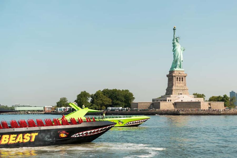 NYC: Circle Line "The Beast" Midtown/Downtown Speedboat Ride - Key Things to Know Before You Board