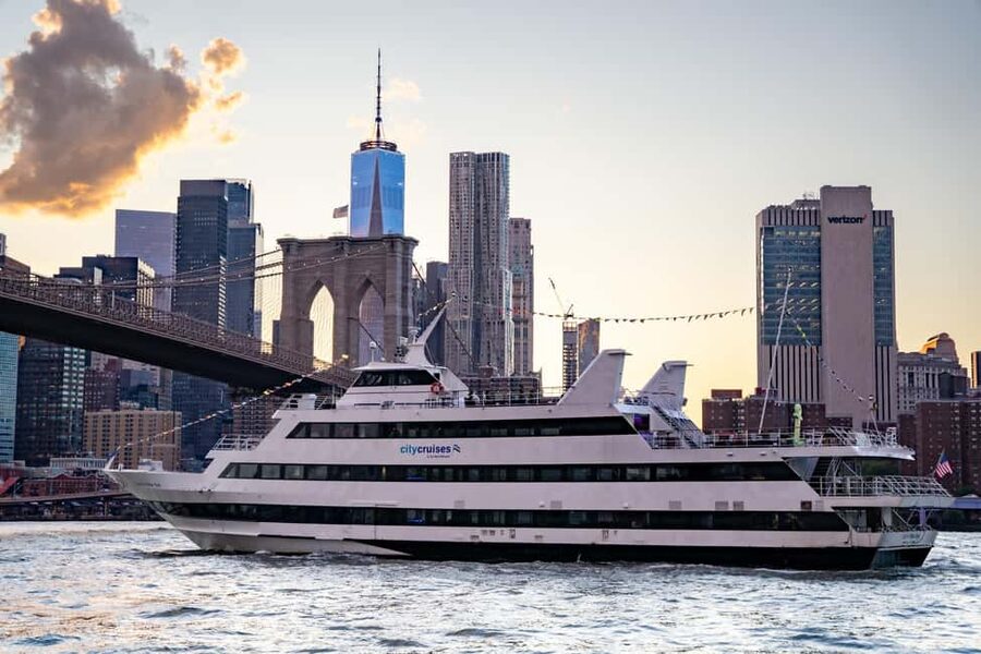 NYC: City Cruises Brunch, Lunch, or Dinner Buffet Cruise - Service and the kind of interactions you can expect