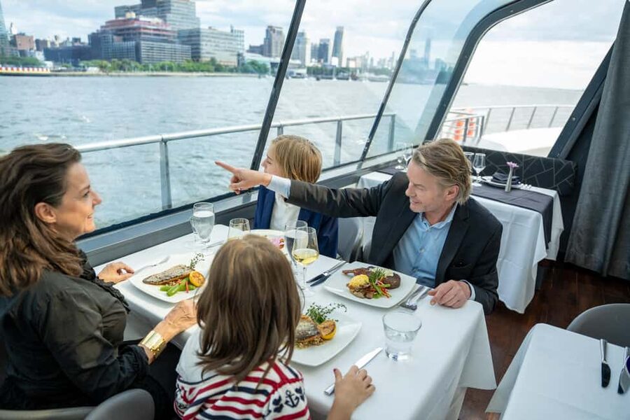 NYC: City Cruises Luxury Brunch, Lunch or Dinner Cruise - Service level and what to expect from the crew