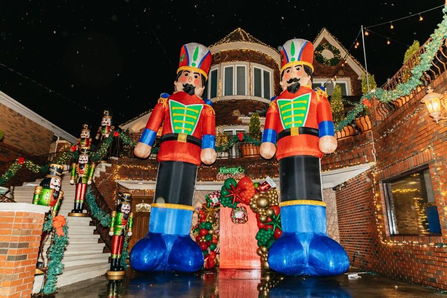 NYC: Dyker Heights Christmas Lights & Skyline View Bus Tour - FAQ
