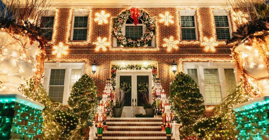 NYC: Dyker Heights Christmas Lights & Skyline View Bus Tour - Dyker Heights at Christmas, and why this neighborhood is worth the trip