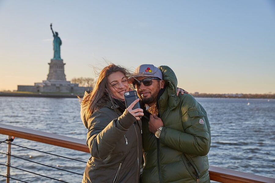 NYC: Holiday Yacht Cruise with Jazz, Cocoa & Carols - Quick hits you will actually care about