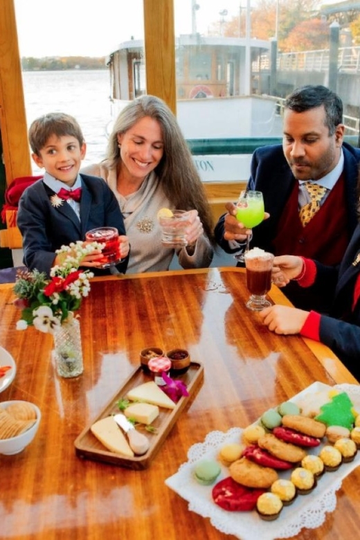 NYC: Holiday Yacht Cruise with Jazz, Cocoa & Carols - Is it worth $134? My value take