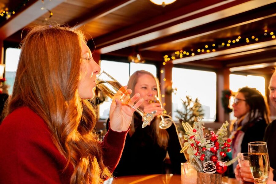 NYC: Holiday Yacht Cruise with Jazz, Cocoa & Carols - What the 90 minutes feel like onboard