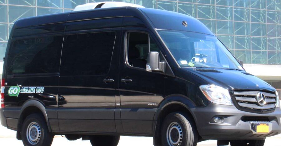 NYC: One-Way Transfer to/from JFK Airport and Manhattan - Hotel Pickup Side: Reconfirm One Day Ahead for Manhattan Stops