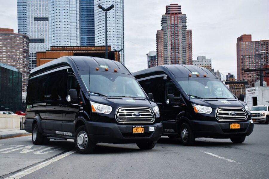 NYC: One-Way Transfer to/from JFK Airport and Manhattan - JFK Arrival: Meeting Your Driver at the Welcome Center
