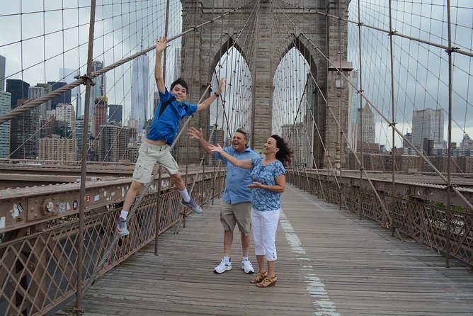 NYC Professional Photoshoot and Walking Tour with Private Guide - The 2-hour flow, from meeting point to photo-ready neighborhoods