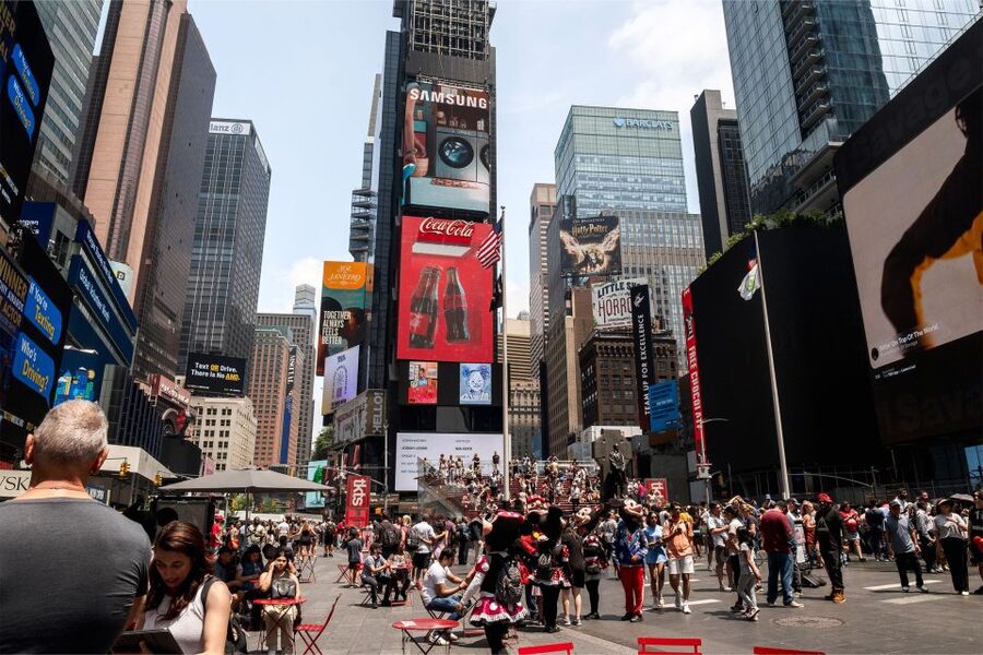 NYC: See Yourself on a Times Square Billboard for 24 Hours - How the 15-second, hourly schedule really plays in real life