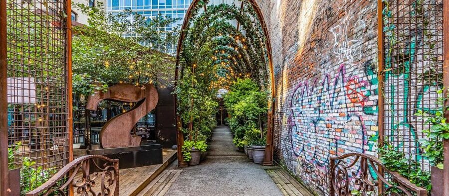 NYC: SoHo, Little Italy, and Chinatown Guided Tour - City Hall to SoHo, why this two-hour format works