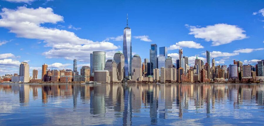 NYC: Starship Landmark 90 Minute Sightseeing Cruise - East River viewpoints: Dumbo, South Street Seaport, Battery Park City, and more