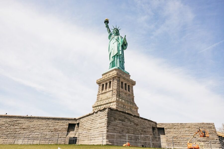 NYC: Wall Street Tour with 9/11 Memorial and Statue Ferry - Charging Bull and the Alexander Hamilton U.S. Custom House stop