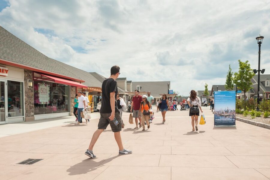 NYC: Woodbury Common Premium Outlets Shopping Trip - Getting There From Port Authority: Simple, Fast, Air-Conditioned
