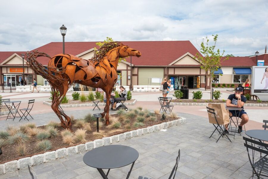 NYC: Woodbury Common Premium Outlets Shopping Trip - Food and Breaks: Keep Energy Up While You Shop