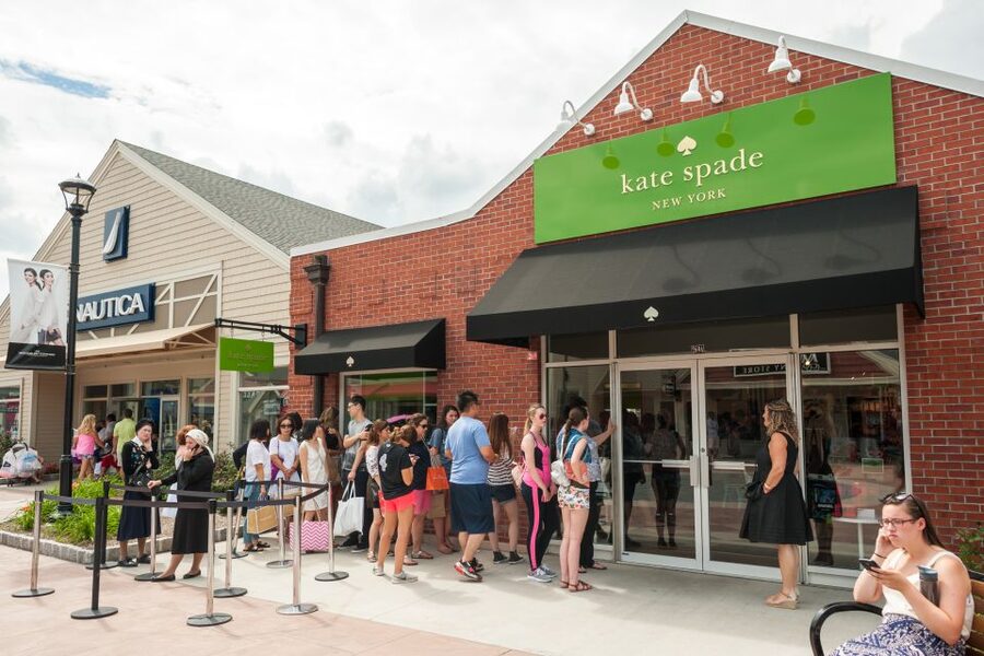 NYC: Woodbury Common Premium Outlets Shopping Trip - Practical Tips That Save Time, Tech, and Sanity
